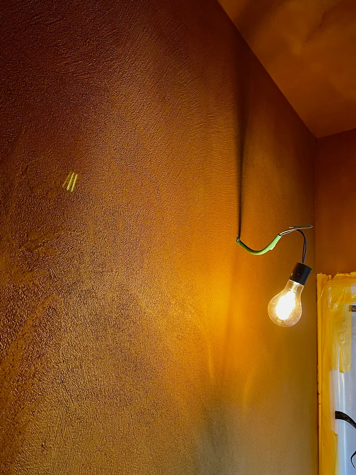 Salles de bains et WC en béton ciré et Mortex coloré, vue 5
