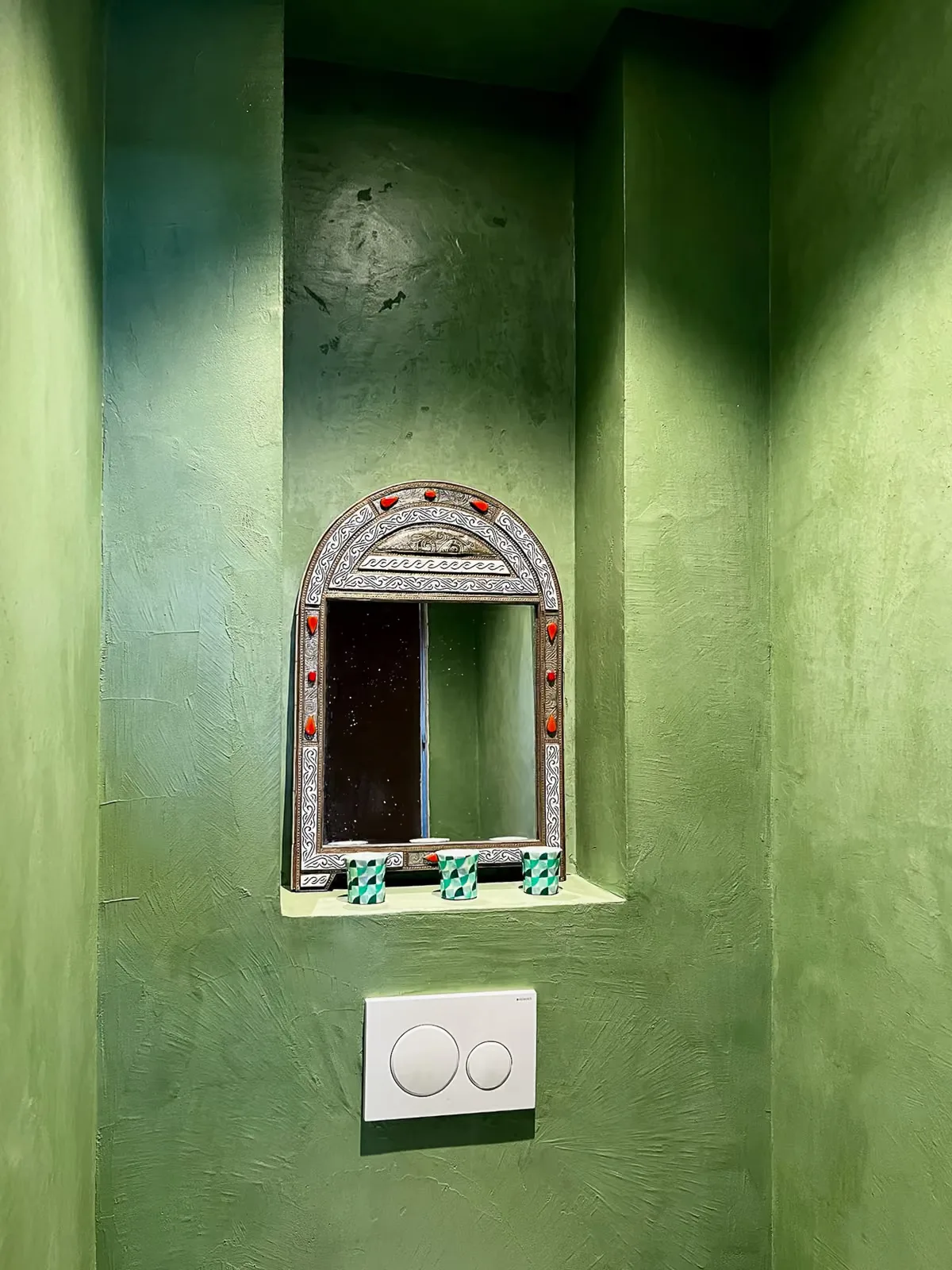 Salles de bains et WC en béton ciré et Mortex coloré, vue 6