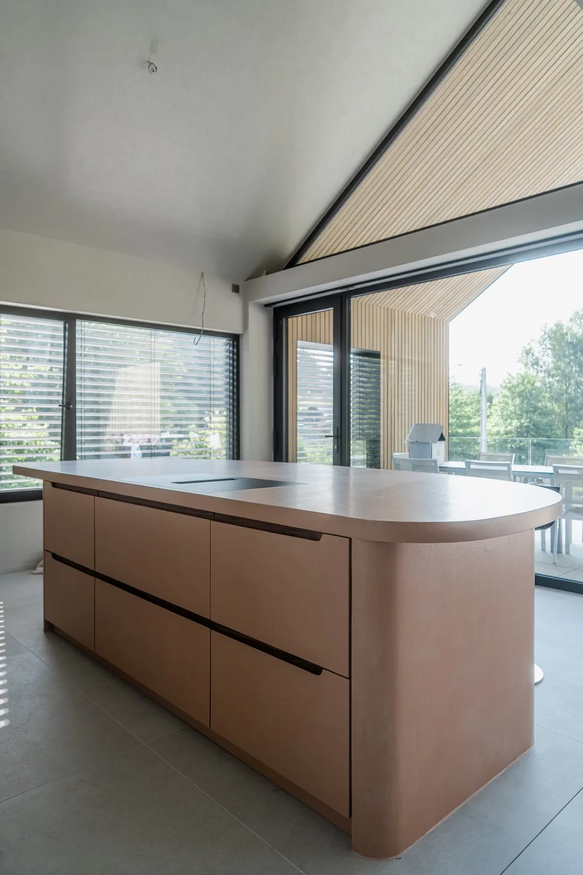 Cuisine : réalisation BOW Design en béton ciré, terrazzo