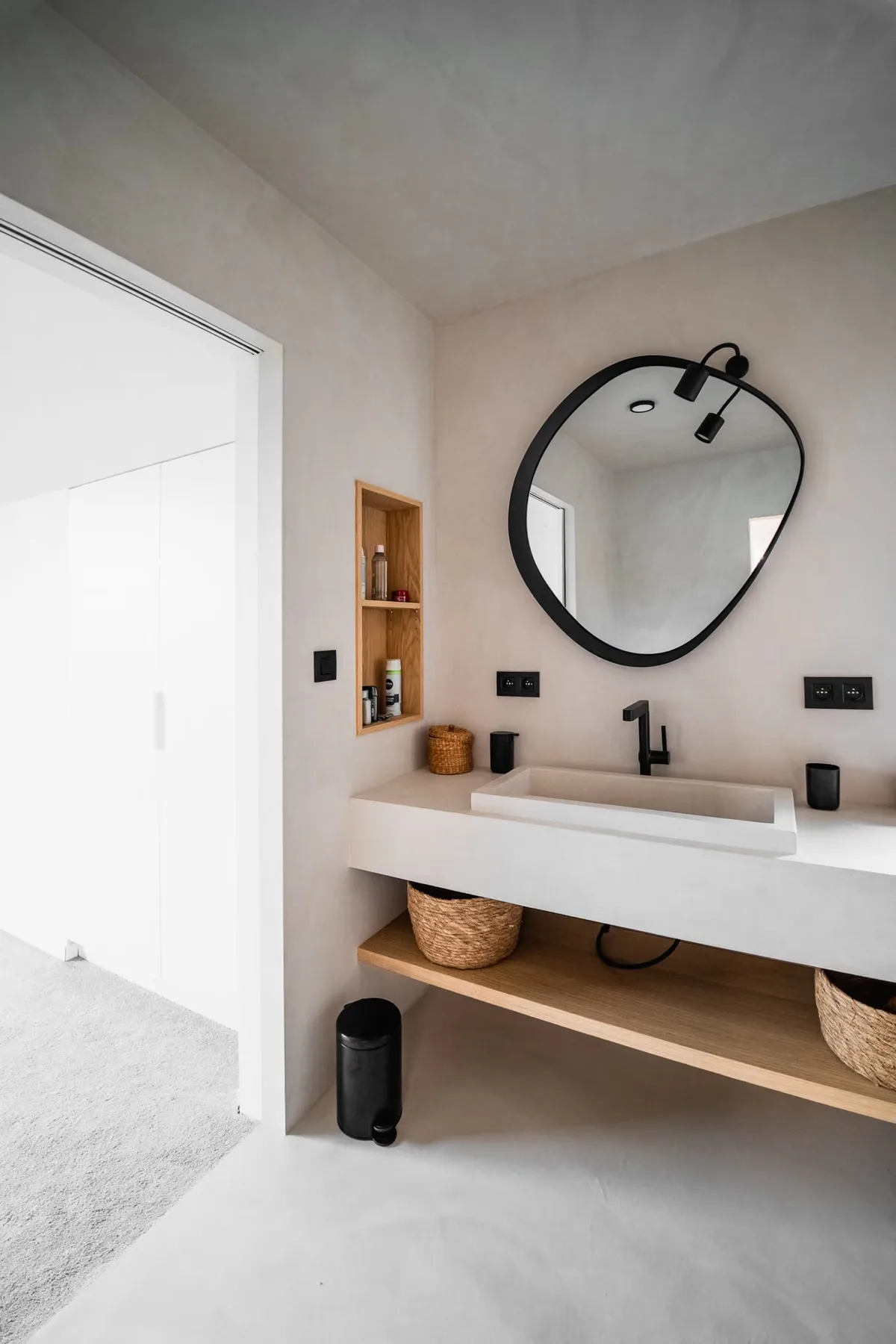 Salle de bain : réalisation BOW Design en béton ciré, terrazzo, résine époxy