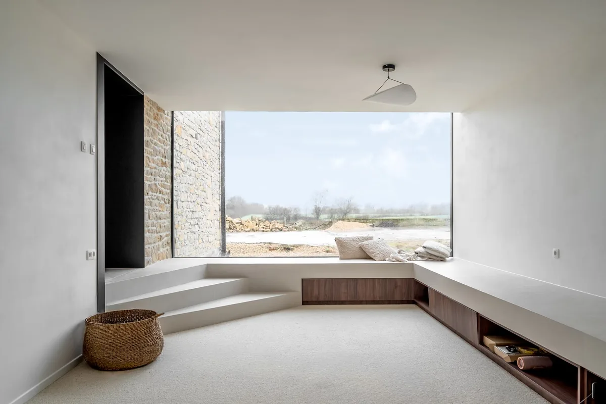 Béton ciré, cuisine et mobilier intégrés à Fouches