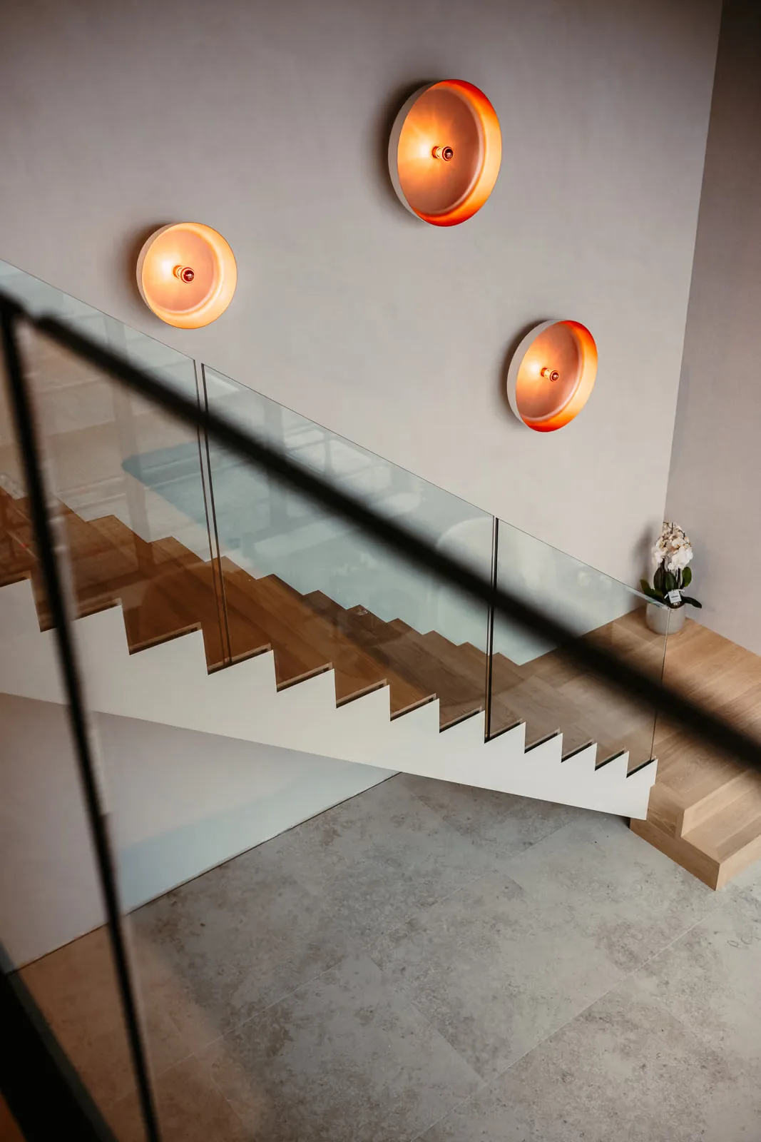 Mur en béton ciré au showroom La Parqueterie, Steinfort, vue 4