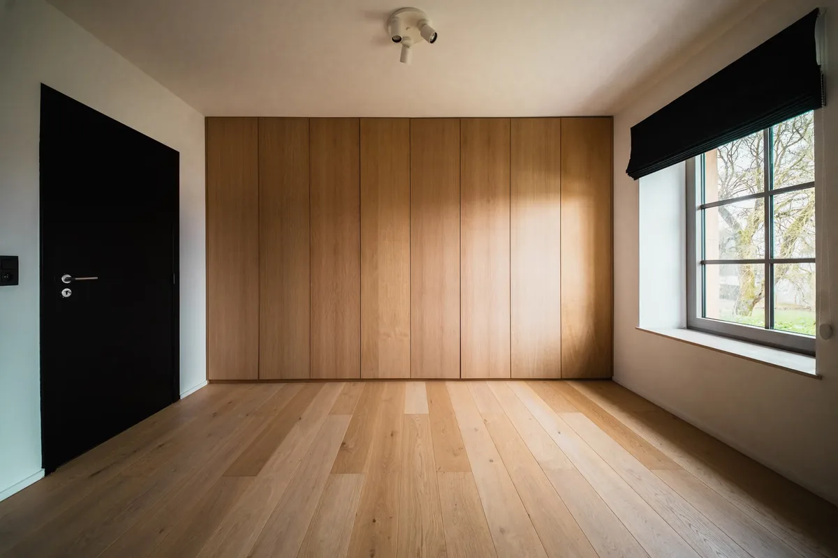 Chambre en parquet et chêne sur mesure, vue 3