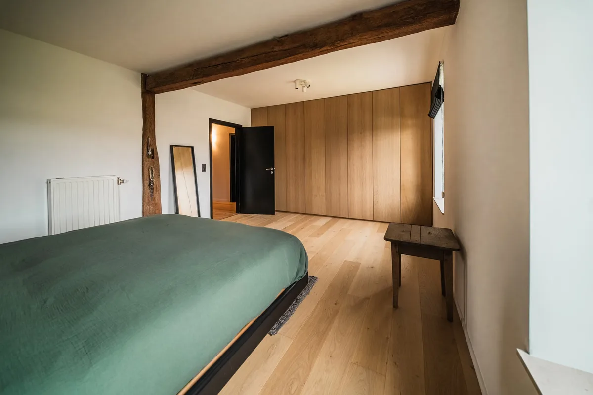 Chambre en parquet et chêne sur mesure, vue 4