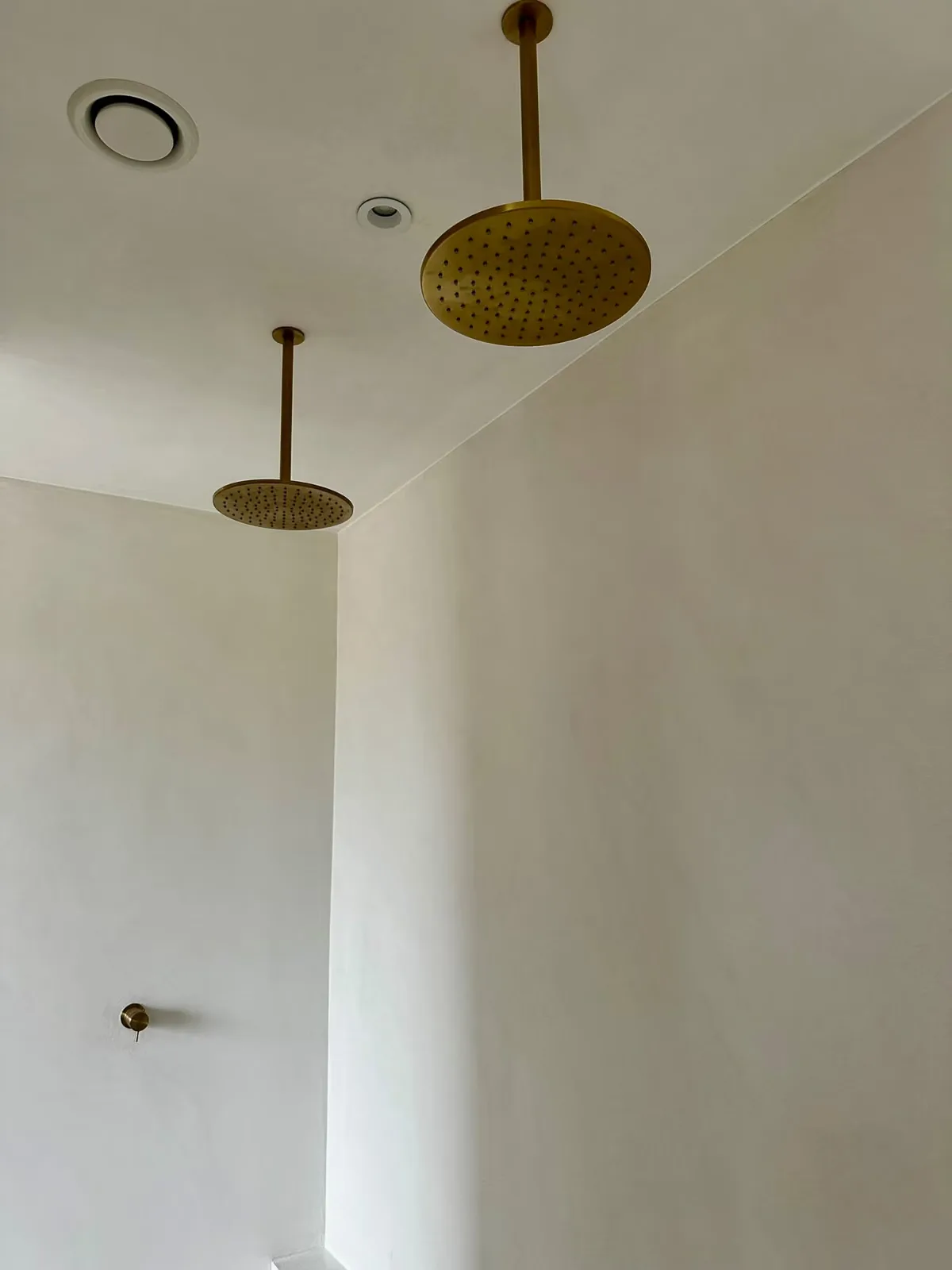 Salle de bain en béton ciré à Blanche Oreille, vue 6