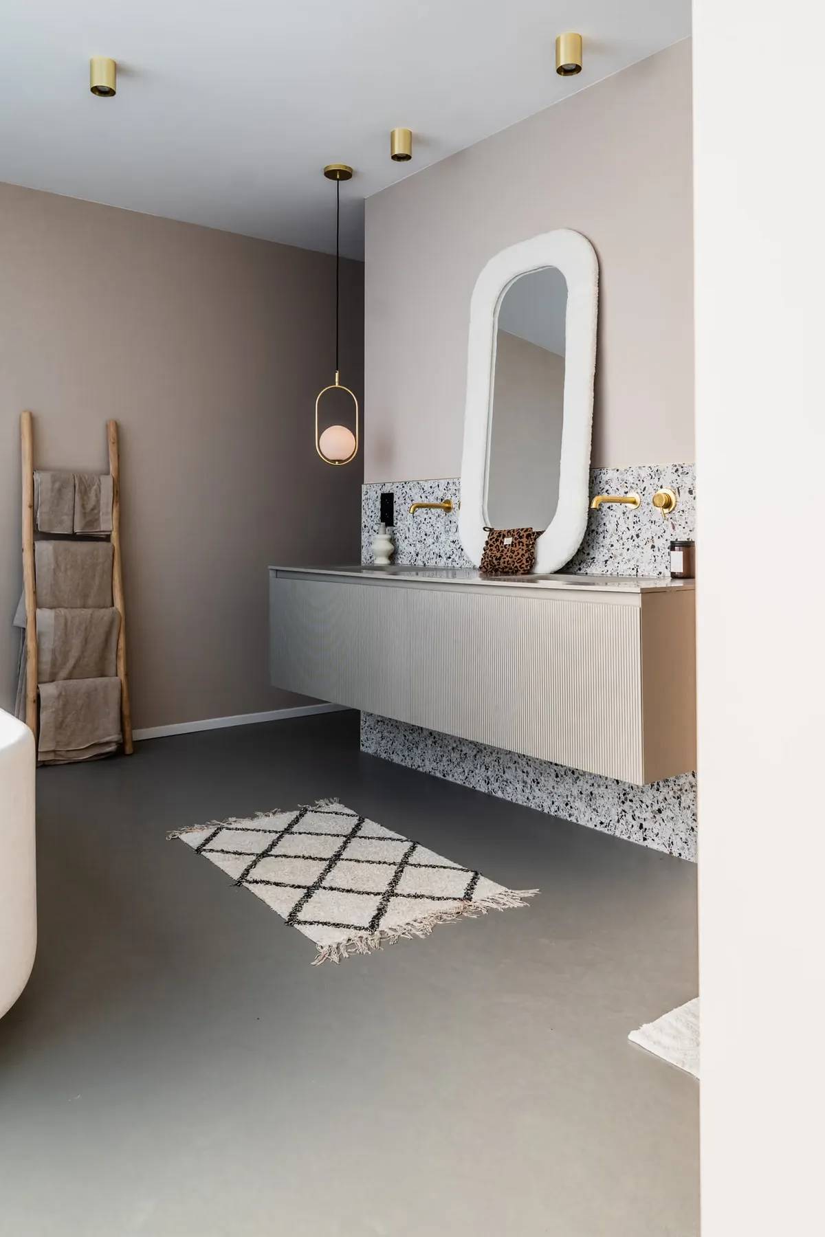 Sol en résine époxy Microresina dans une maison neuve à Walhain, vue 10