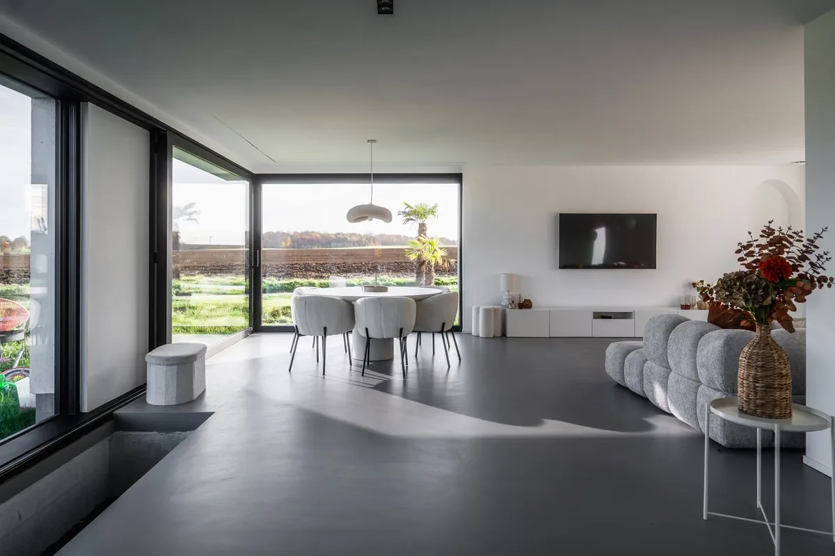 Sol en résine époxy Microresina dans une maison neuve à Walhain, vue 9