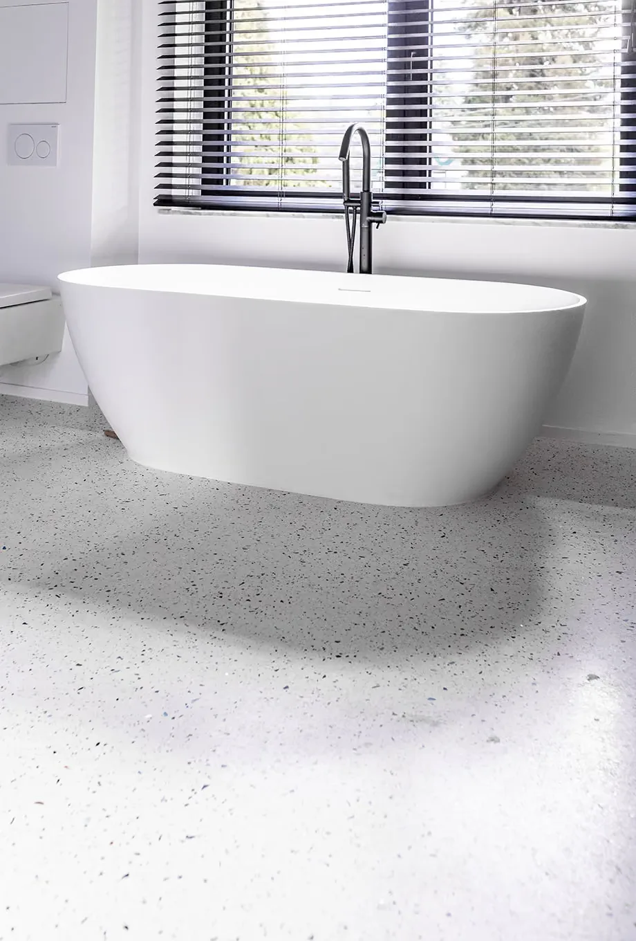Sol de douche à l’italienne et rénovation d’un granito ancien, vue 3