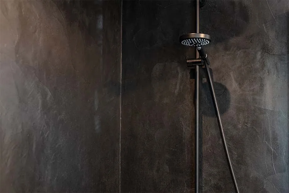 Sol et douche en Mortex noir