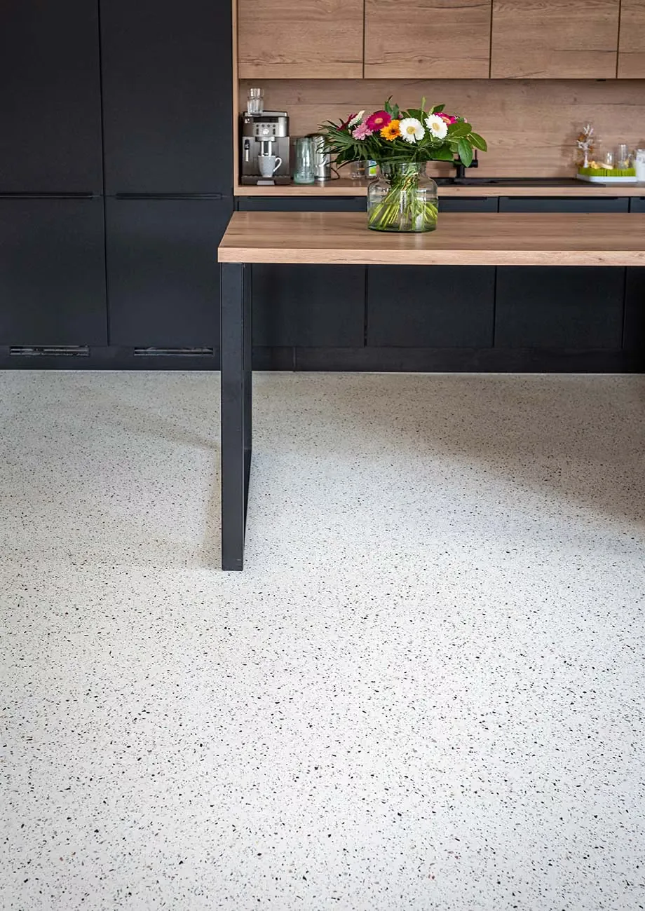 Sol en terrazzo Bealstone pour une cuisine et un salon, vue 3