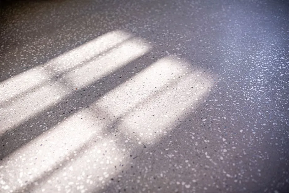 Sol et plan de travail en terrazzo