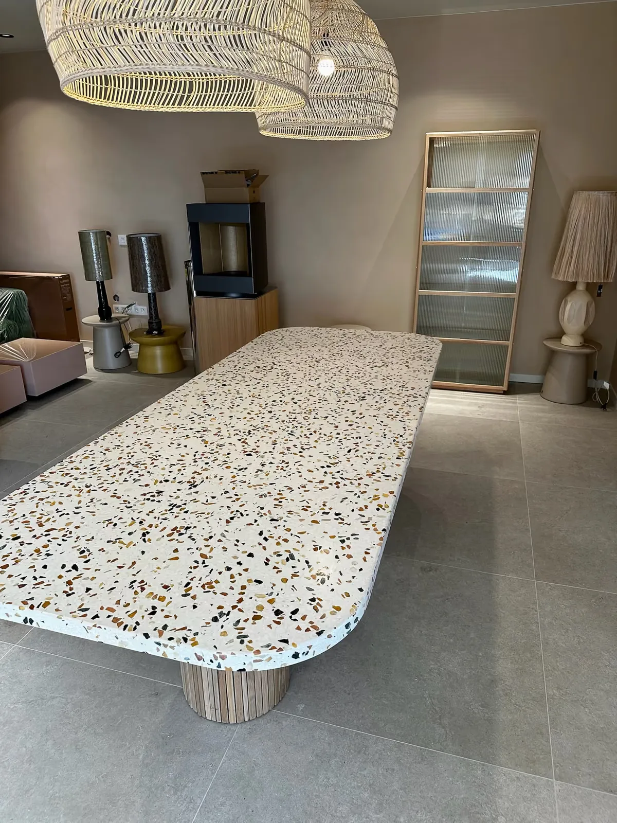 Table en terrazzo sur mesure à Malonne, vue 2