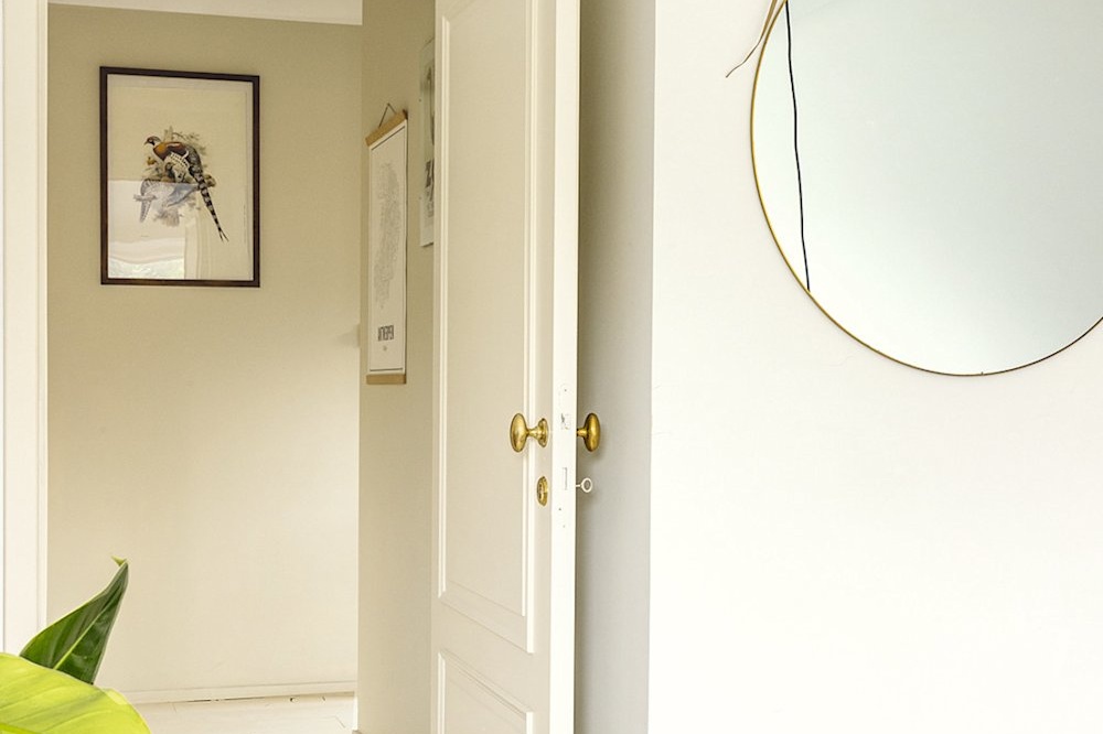 pièce de vie avec mur en chaux